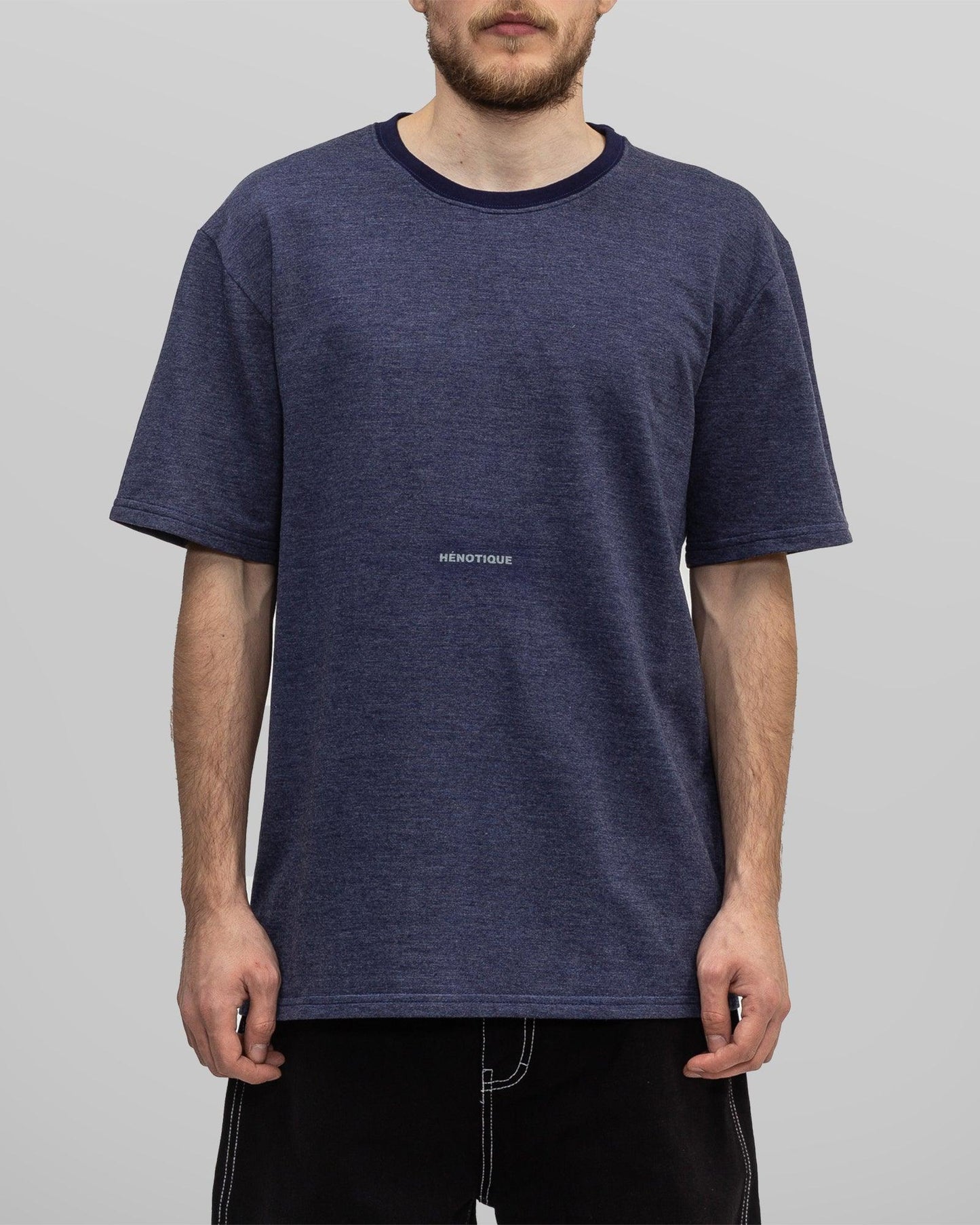 Reminiscente_Navy_Front-M_6dab4bb6-00de-4c95-b3ce-f7df52564a1b - Henotique