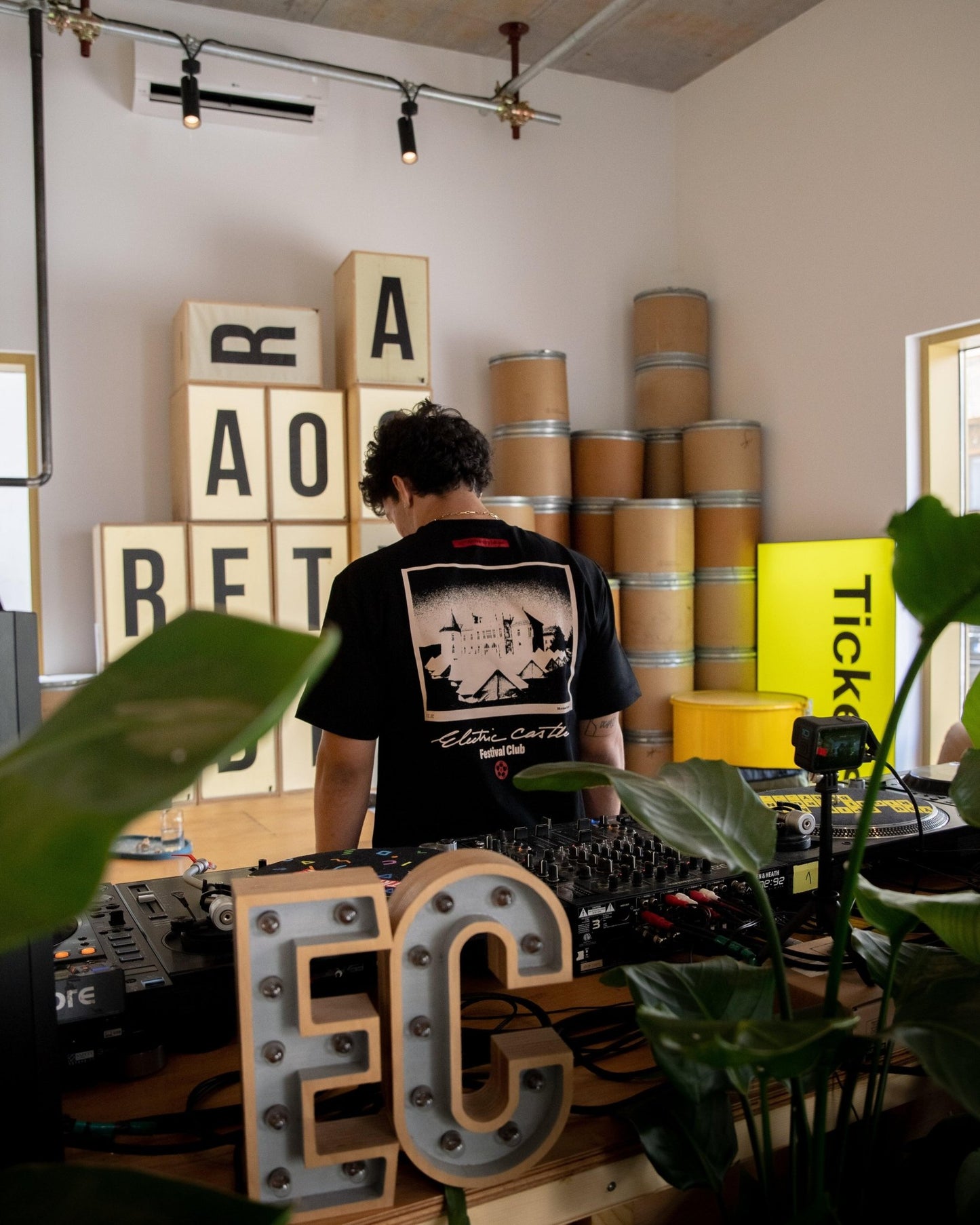 Electric Castle Anniversary Tee - Henotique